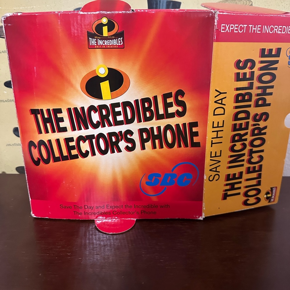 The Incredibles Collector's Phone - Red